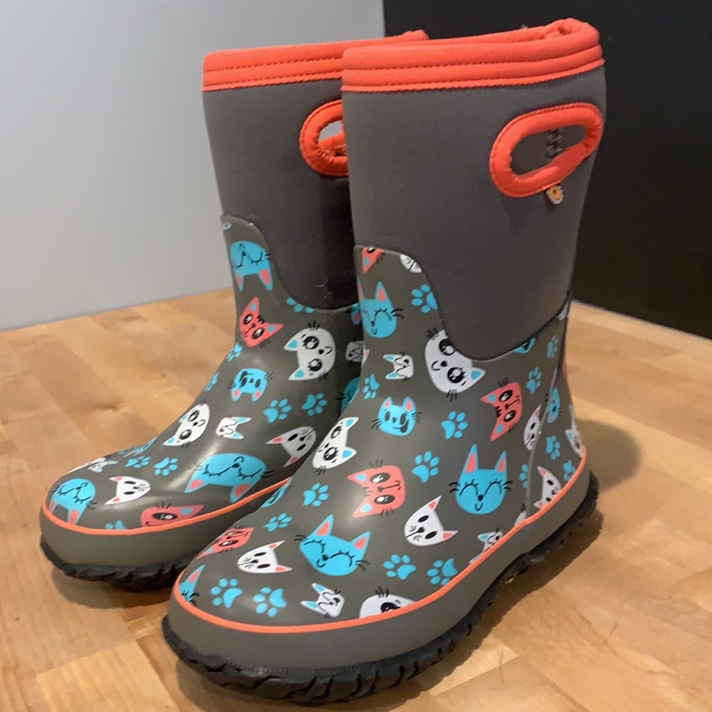 Bogs - kitties- bought new- worn a few times last winter. Practically new